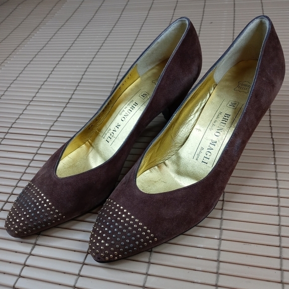 Bruno Magli women's brown suede brass studs 2" cone heels. Sz 6.5AA. Made in Ita - Picture 1 of 12